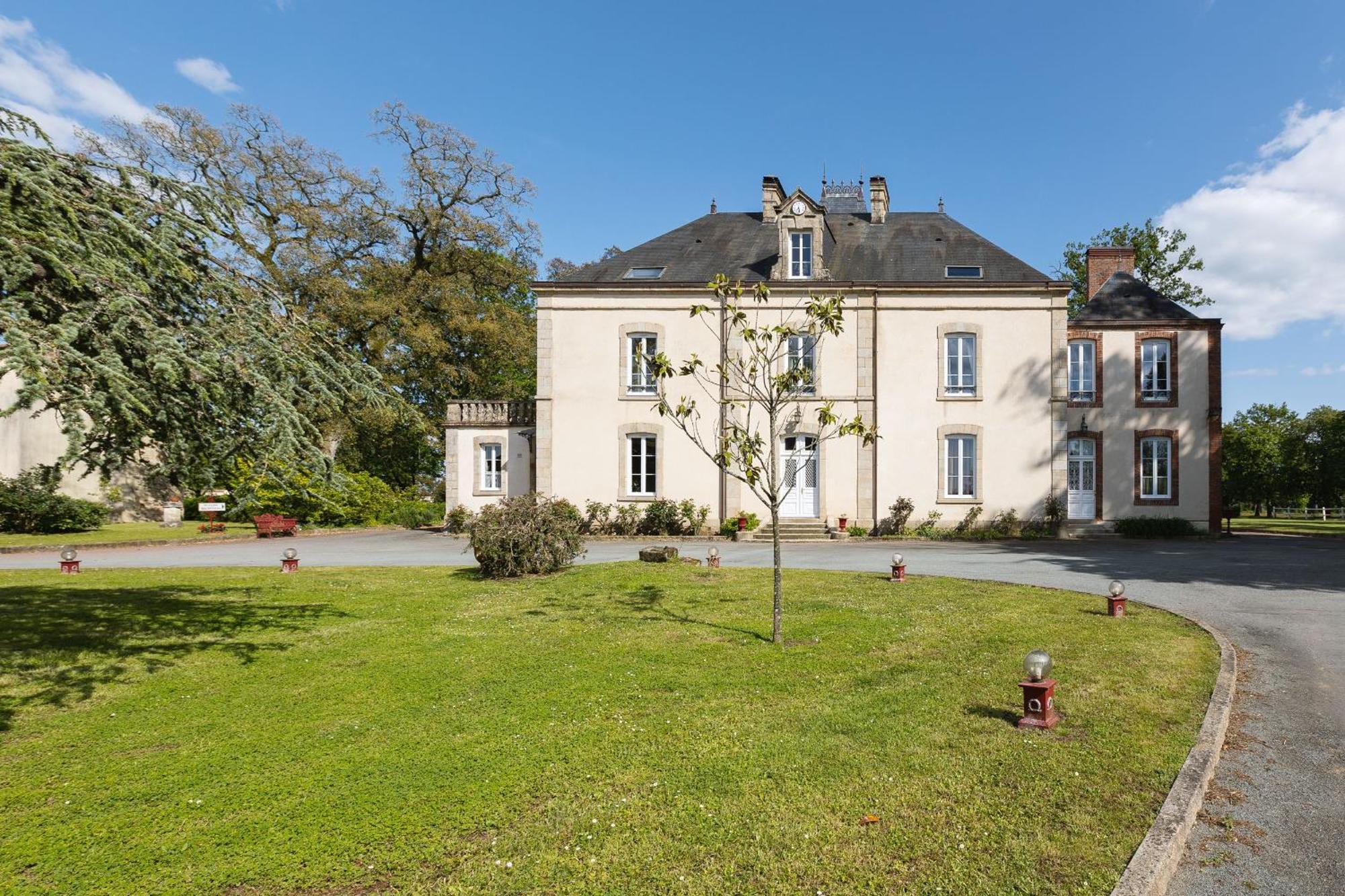 Chateau De La Richerie Beaurepaire  Exterior photo